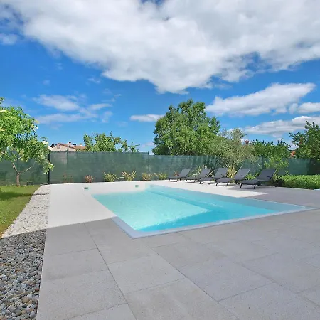 Stinjan 1868 아파트 *