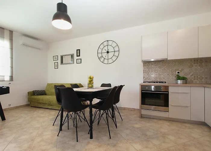 Stinjan 1868 * פולה