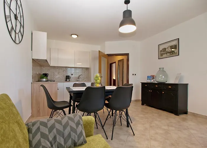 Stinjan 1868 * פולה